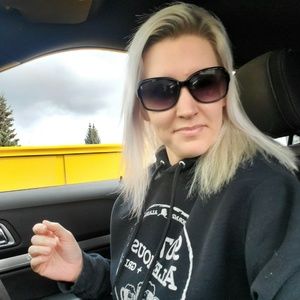 Meet your Posher, Kayla